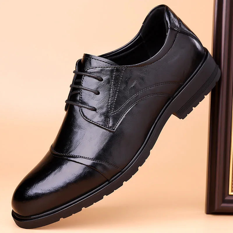 Men's business formal leather shoes in black with cow split leather upper, pointed toe, and tassel detail