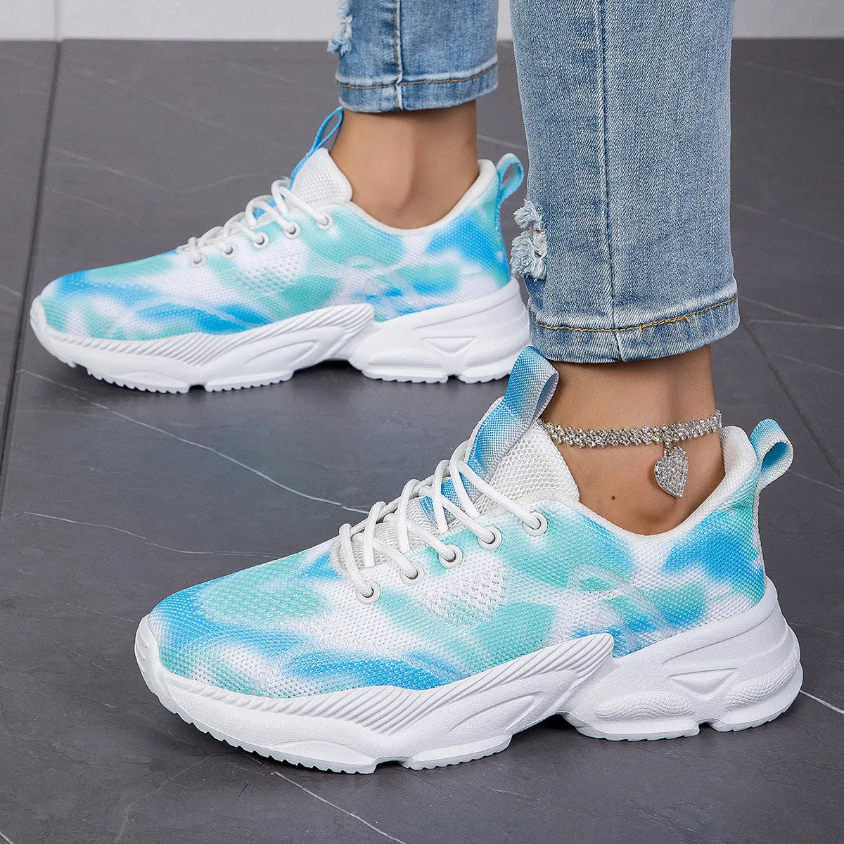 Casual flower sneakers with Flyknit upper, flat heel, and lace-up design in purple