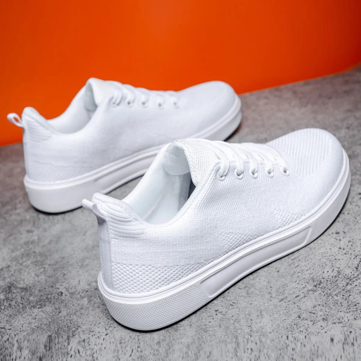 Light white casual board shoes with thick EVA soles and breathable mesh uppers