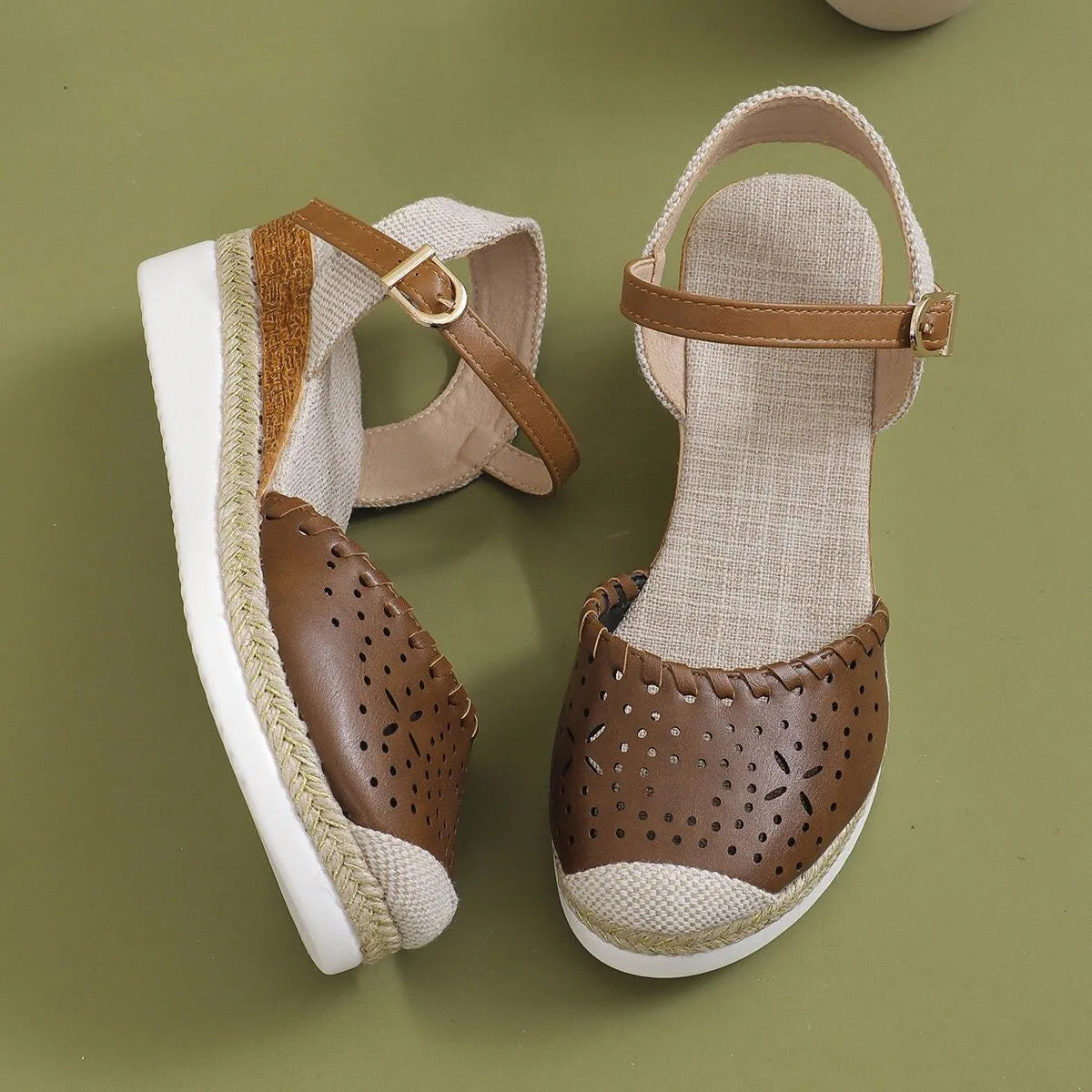Women's hemp rope platform wedge shoes in beige colour with round toe design