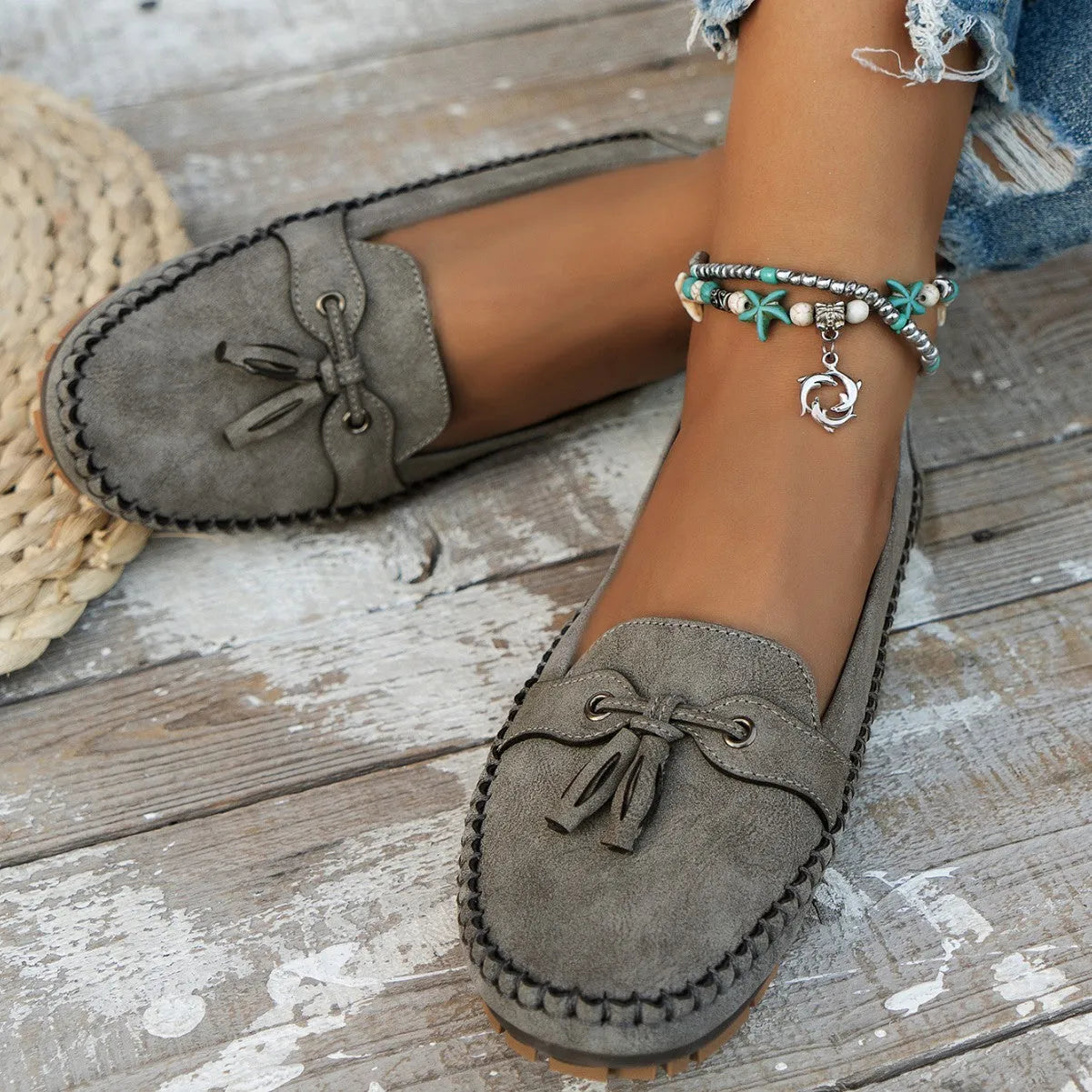 Women's suede casual flat shoes with bow decoration in pink, low heel and round toe design