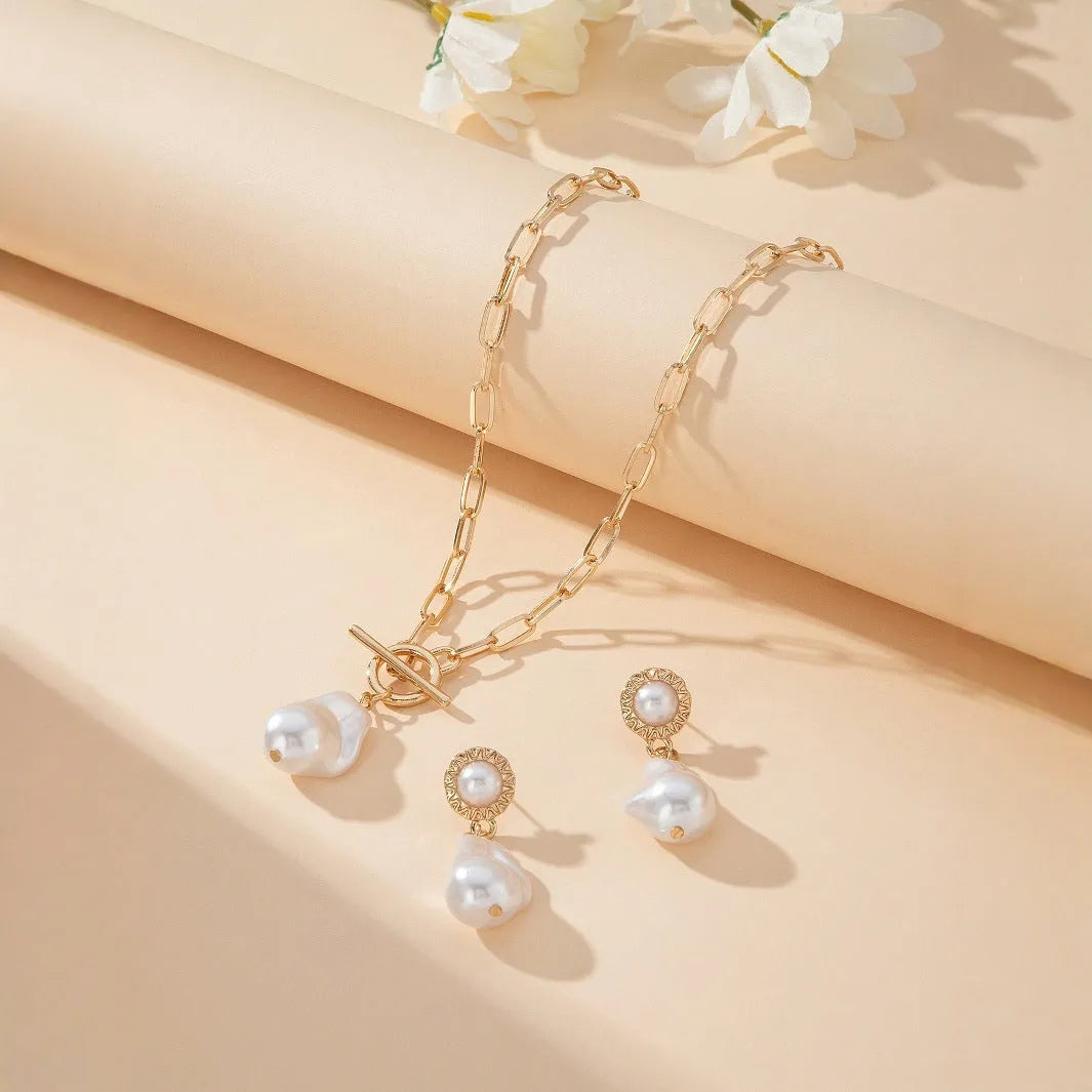 Gold baroque pearl pendant necklace and matching ear studs jewellery set for women