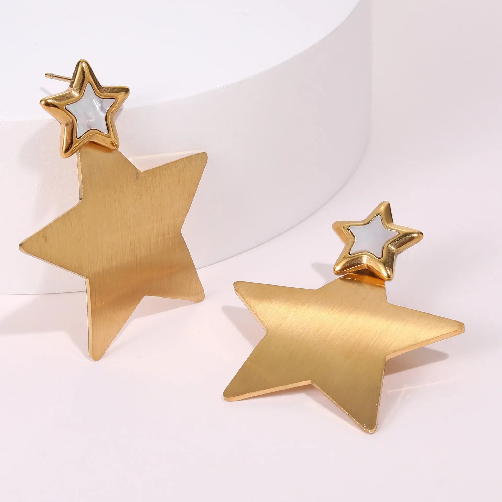 Pentagram fritillary cutout earrings in gold, 18K plated stainless steel, star and oval geometric shapes