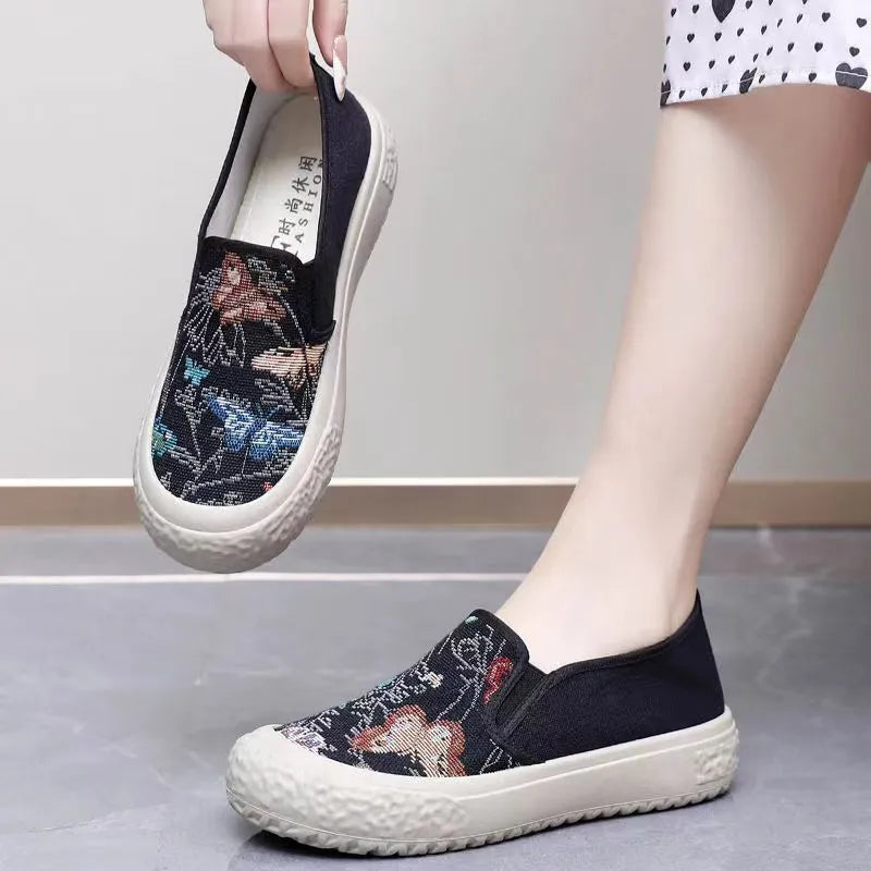 Women's Old Beijing-style slip-on canvas shoes in black or white with a round toe and plastic sole.