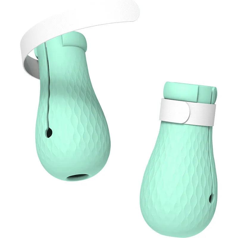 Four green silicone cat paw covers for anti-scratch protection during washing and medication