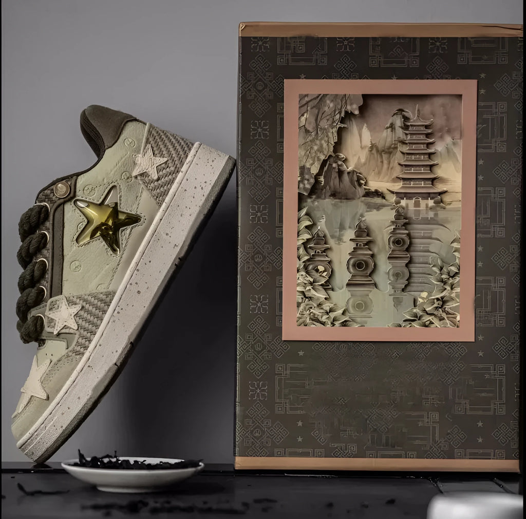 Green star print low-top casual sneakers with a lace-up front and thick rubber sole.