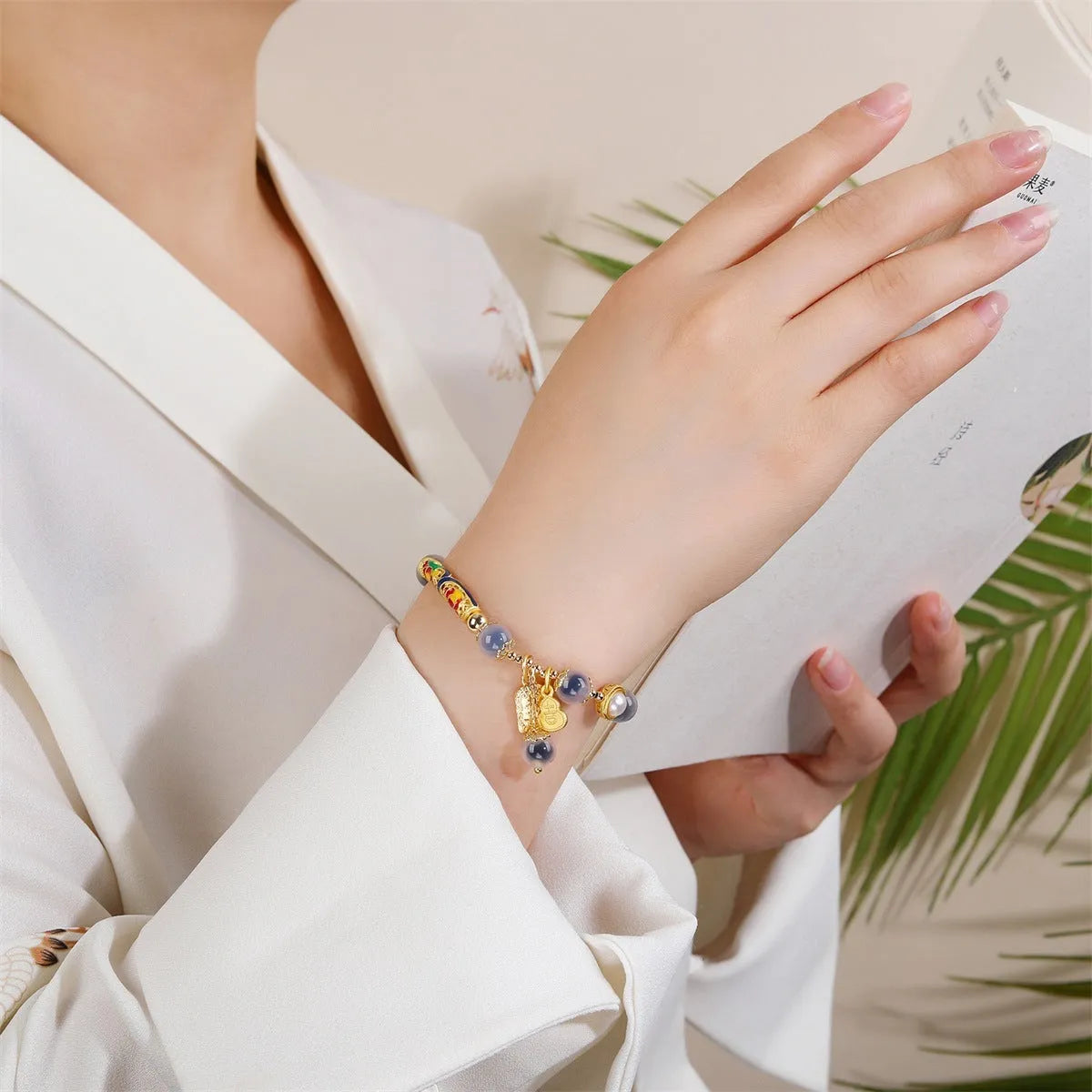 Women's sugar heart agate bracelet with manual DIY crafting in retro style