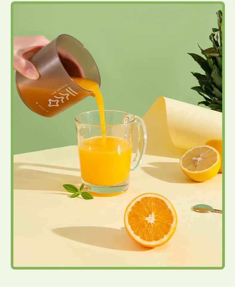 Manual citrus juicer in PP plastic with 400ml capacity for orange and lemon juice extraction