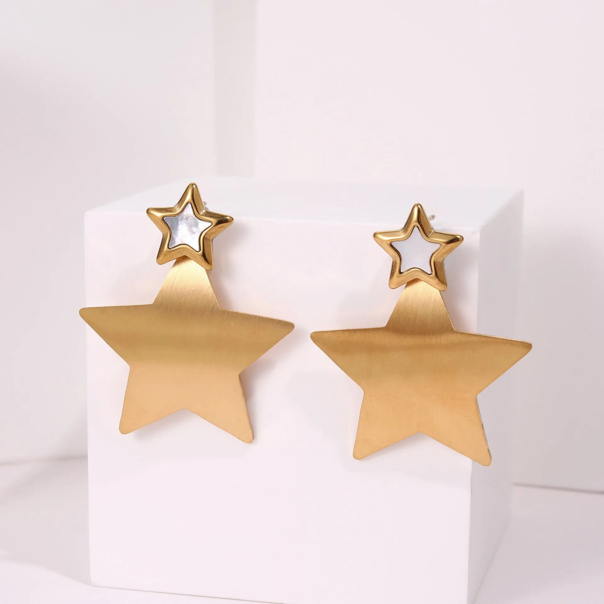 Pentagram fritillary cutout earrings in gold, 18K plated stainless steel, star and oval geometric shapes