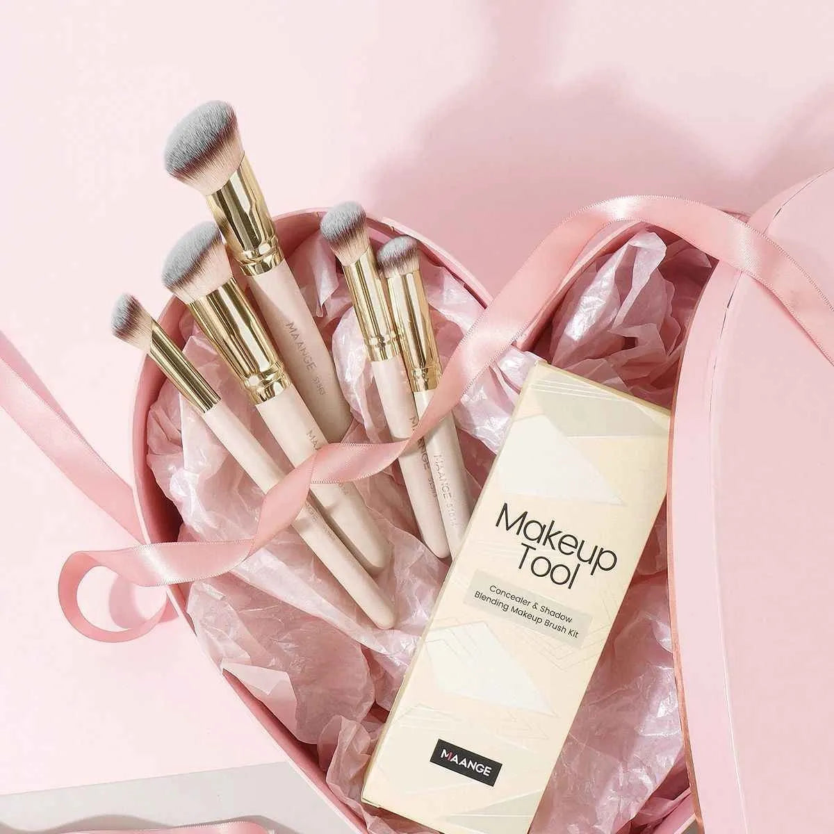 Apricot-coloured angled synthetic makeup brush from a five-piece MAANGE set for blush and powder application.
