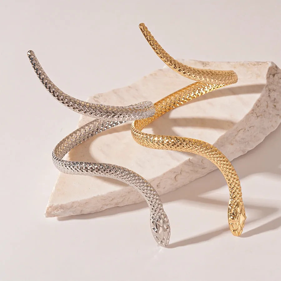 Exaggerated twisted winding simulated snake ring bracelet set in gold or silver colour