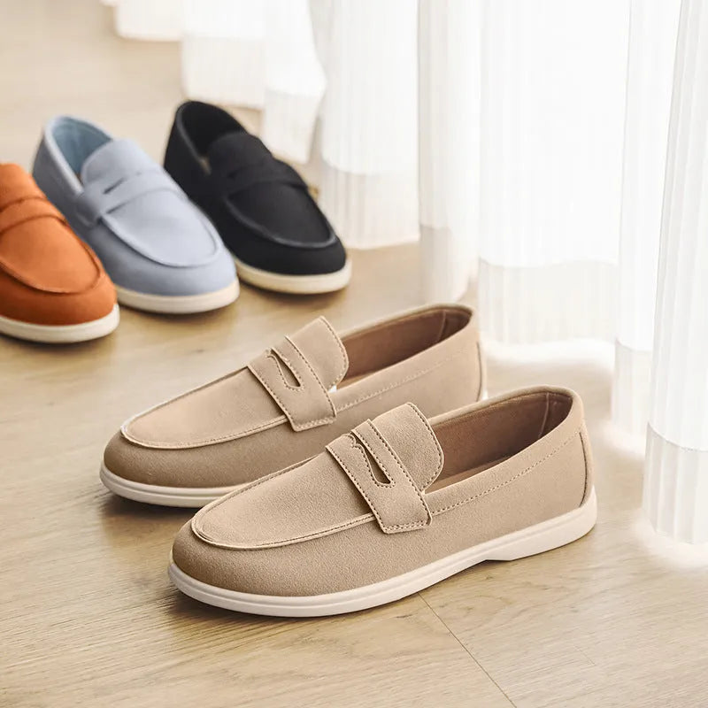 Men's suede leather casual shoes in British style with vulcanised rubber sole and round toe