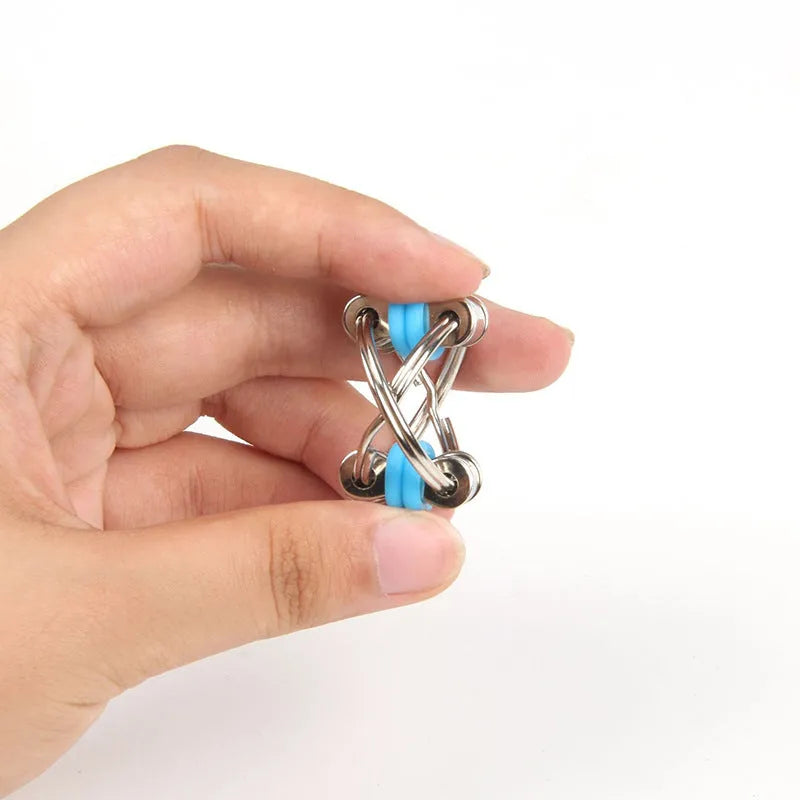 Iron bicycle chain toy keychain, 16.5G, decompression fidget keyring in black, blue, red, green, orange, purple or yellow