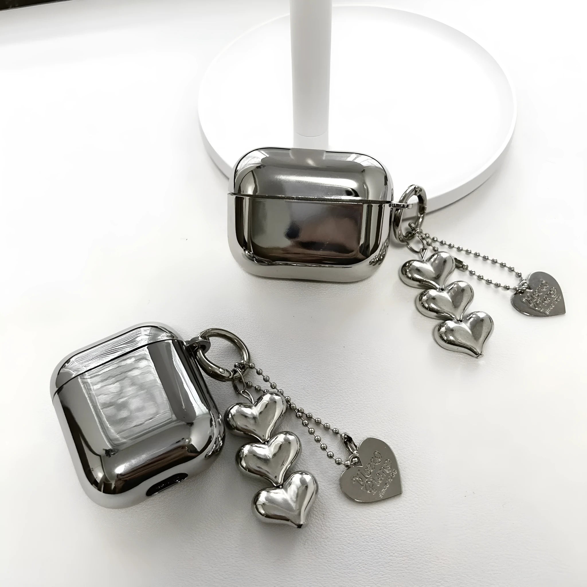Electroplated solid colour TPU headphone case with heart pendant decoration and chain, for AirPods Pro and iPhone 12.