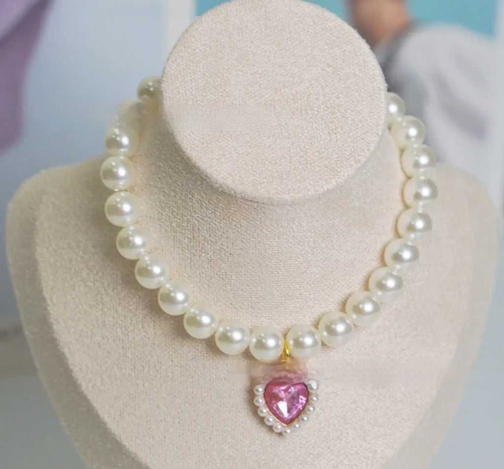 Cat collar with plastic heart charm in blue, shown alongside pink, green, purple, transparent and sapphire blue colour options