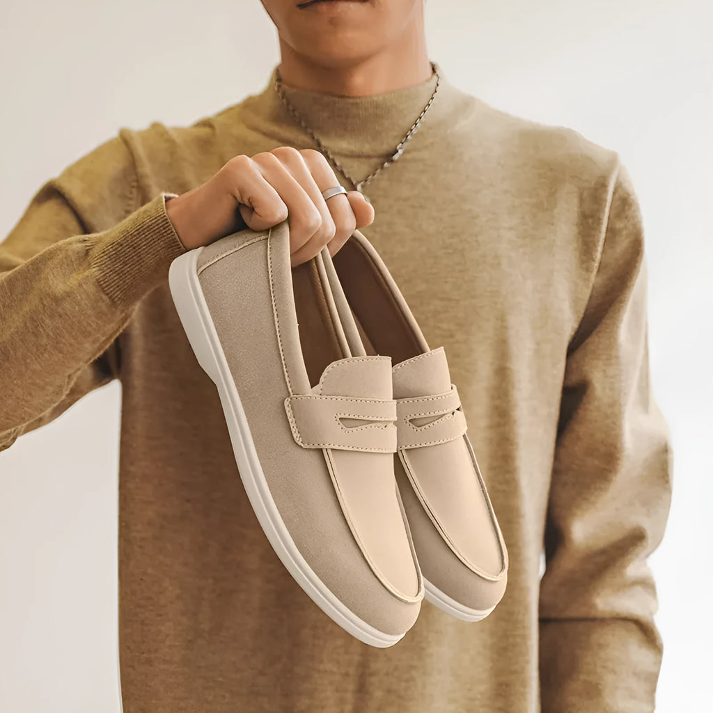 Men's suede leather casual shoes in British style with vulcanised rubber sole and round toe