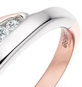 Women's simple two-tone rose gold-plated alloy ring with flower-shaped artificial gemstone inlay on white background