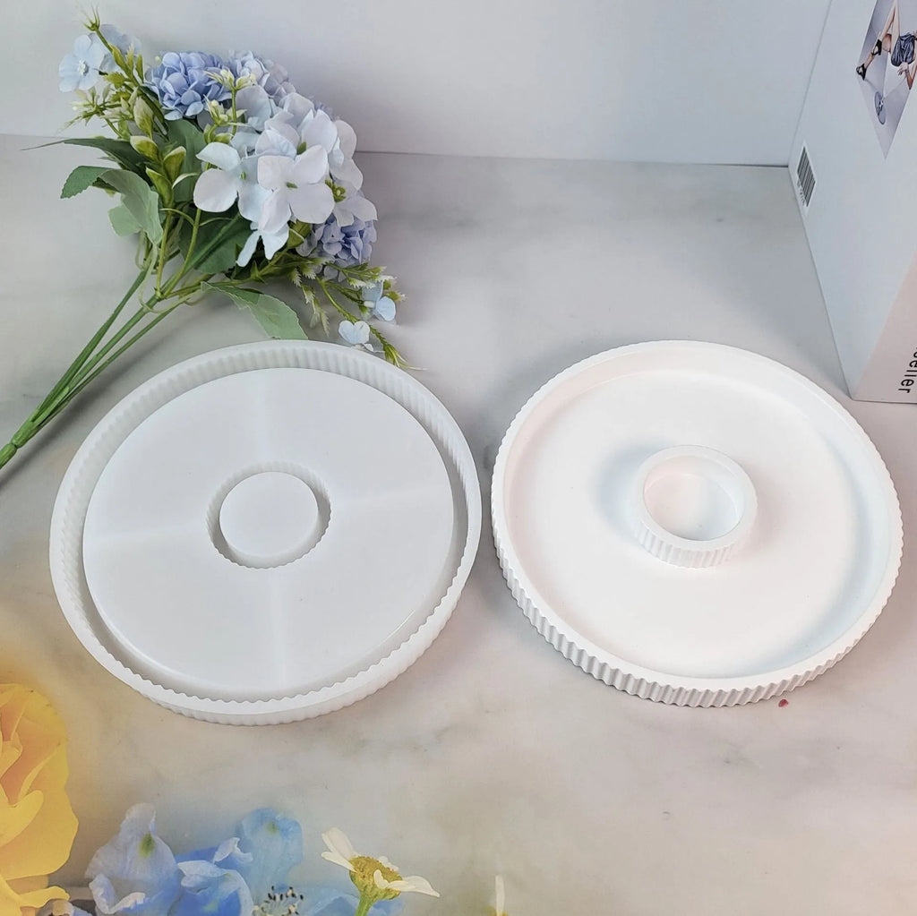 Set of five silicone moulds for tray decoration and candlestick making, including long candle holder, round base, and pacifier shapes, on a neutral background.