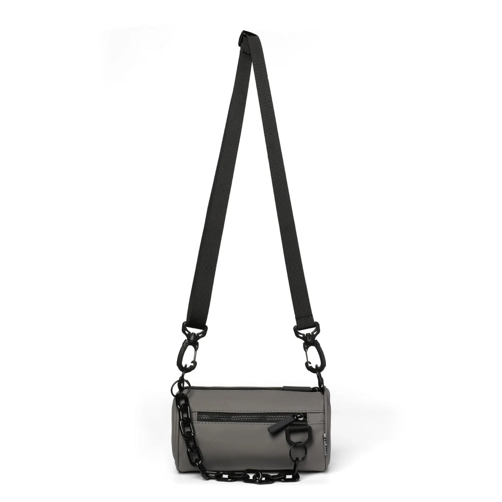 Waterproof Oxford cloth crossbody bag with chain accents in black colour