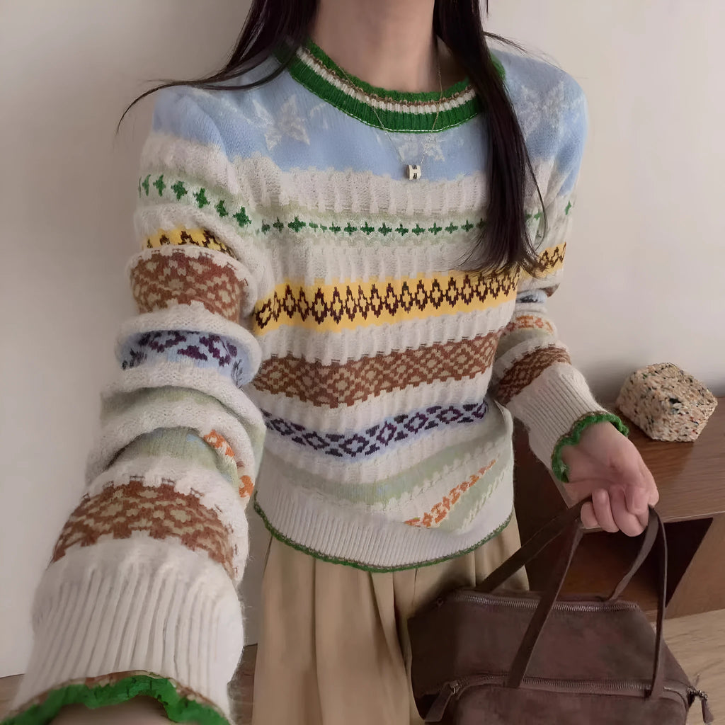 Women's loose jacquard knitted sweater in free size with splicing detail, shown as long sleeve or vest option