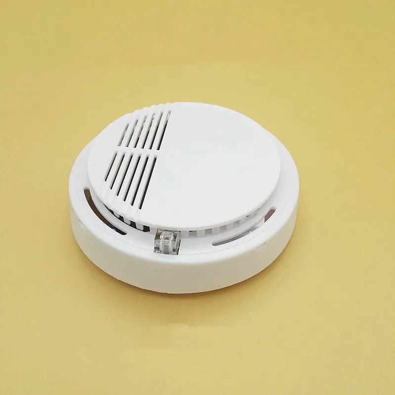 White ceiling-mount household smoke alarm SS-168 with sound and light alarm
