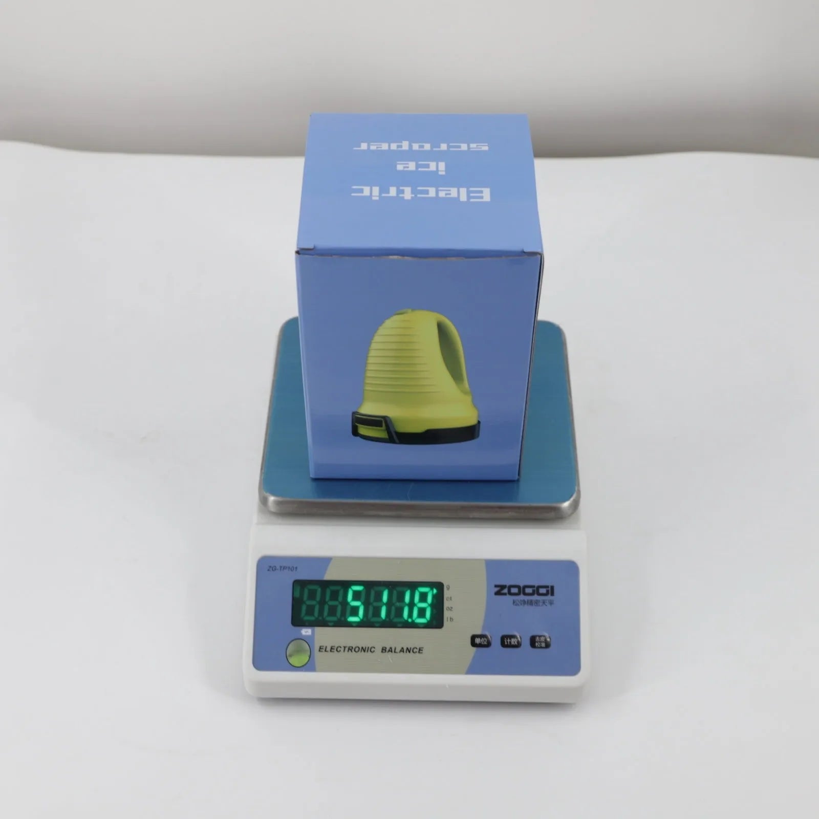 Yellow electric car snow scraper with ABS body and 3000mAh lithium battery for windscreen ice removal