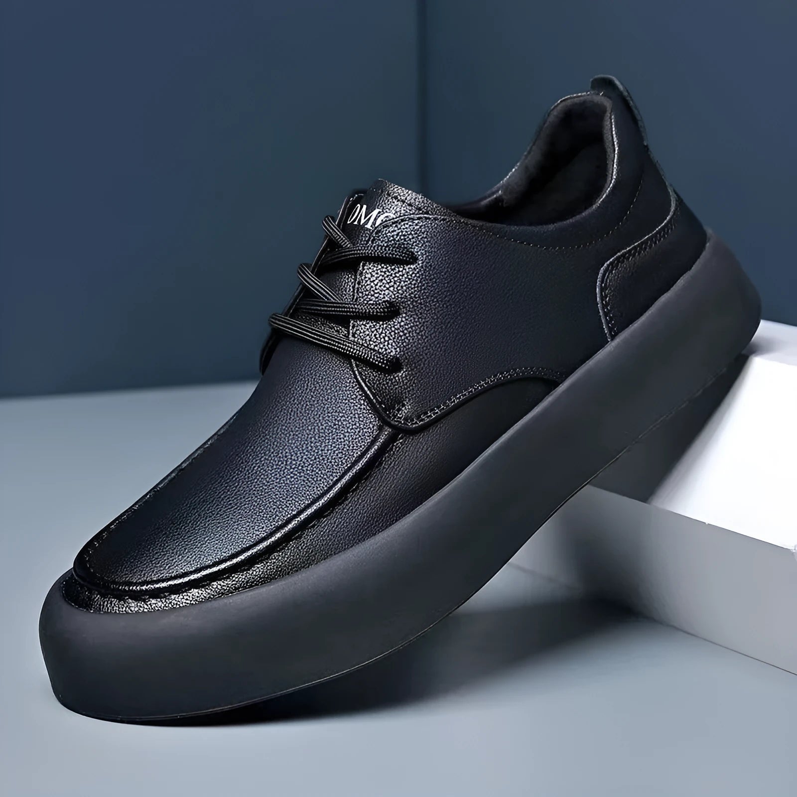 Men's brown casual lace-up shoes with platform sole and round toe design