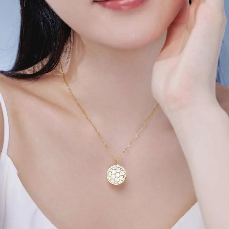 White shell honeycomb pendant on gold electroplated sterling silver 925 clavicle chain necklace for women