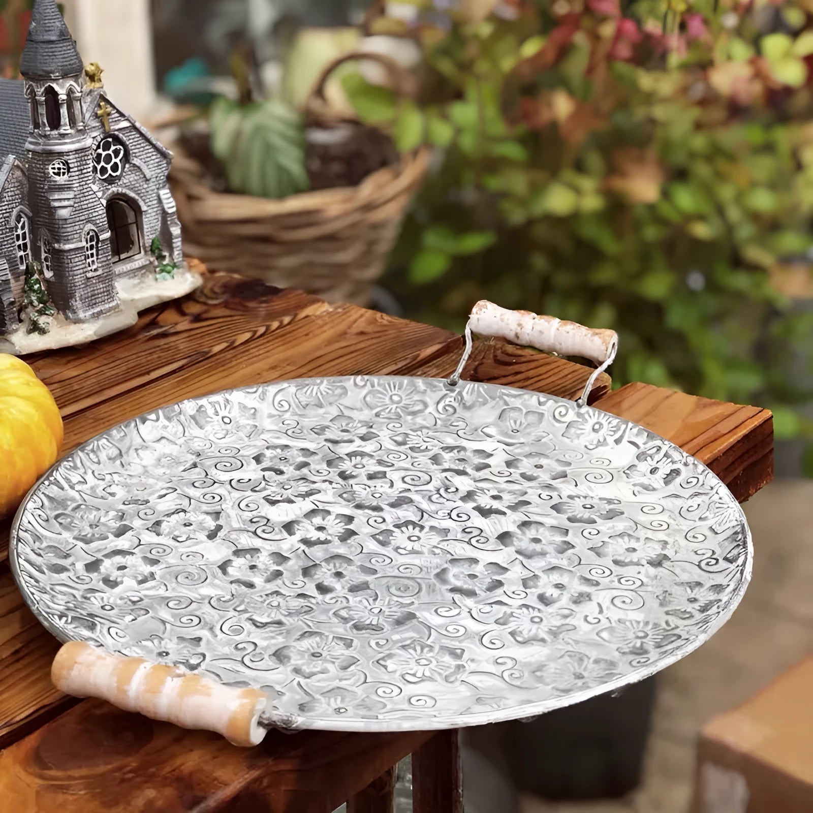 Round wrought iron belt storage tray in European style, shown in two sizes.
