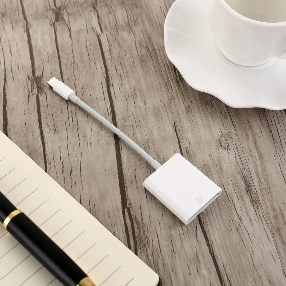 USB 2.0 SD card reader with 10cm cable in black, made of TPE and ABS materials