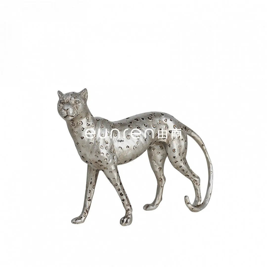 Leopard resin craft ornament in American leopard colour with modern simplicity design