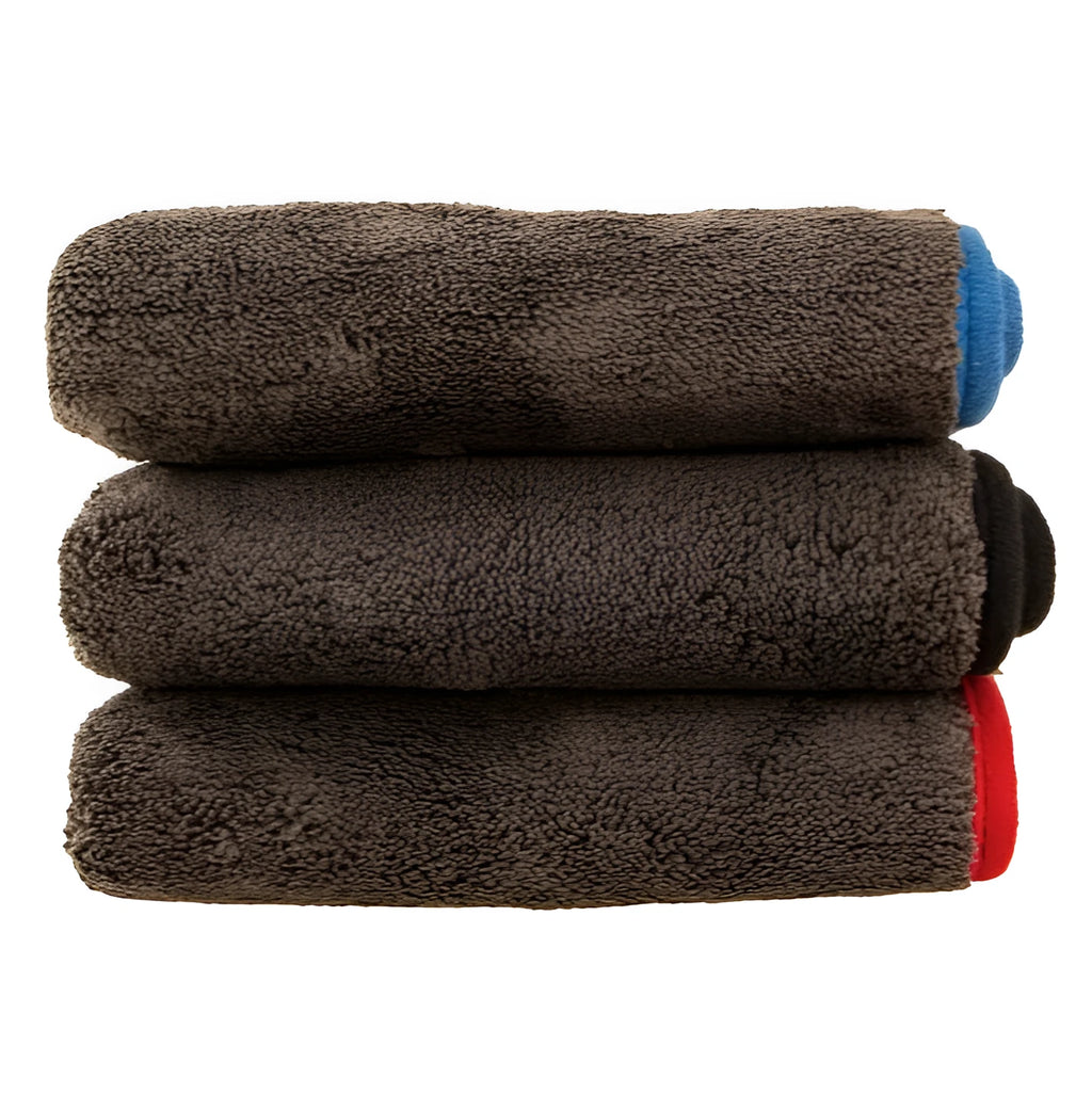 Car detailing microfiber towel 1200GSM composite coral fleece in 40x40cm size on a car bonnet