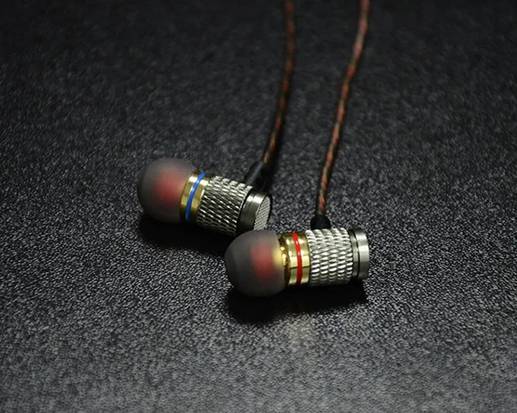 Wired in-ear headphones with metal subwoofer, 3.5mm L-bend plug, and choice of standard or microphone model.