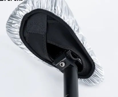 Silver bike saddle rain cover in average size, made from 100% polyester, for outdoor cycling and unisex bicycles