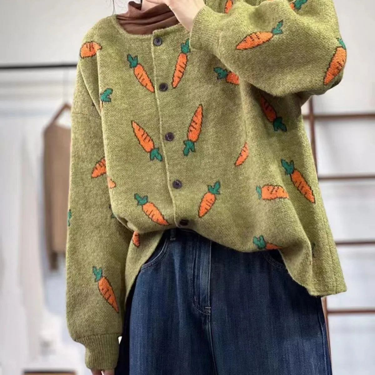 Round neck cardigan sweater with Mori artistic printing and colour contrast design