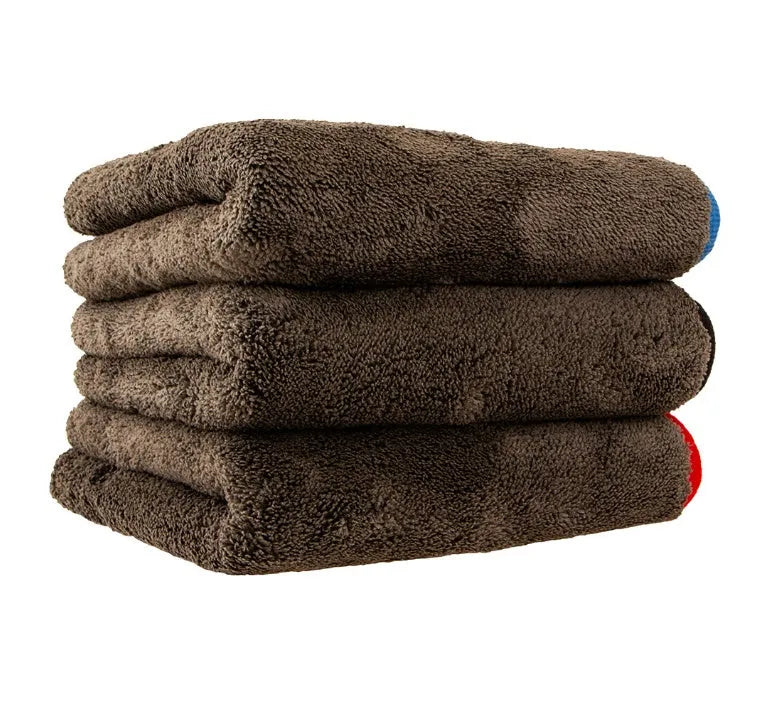 Car detailing microfiber towel 1200GSM composite coral fleece in 40x40cm size on a car bonnet