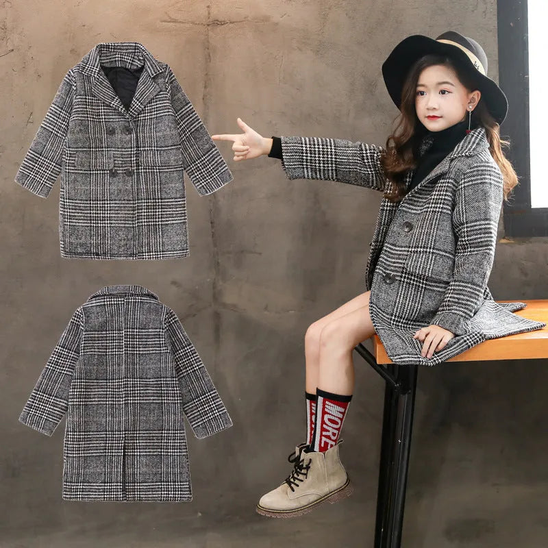 Grey houndstooth plaid coat for girls with suit collar and long sleeves.
