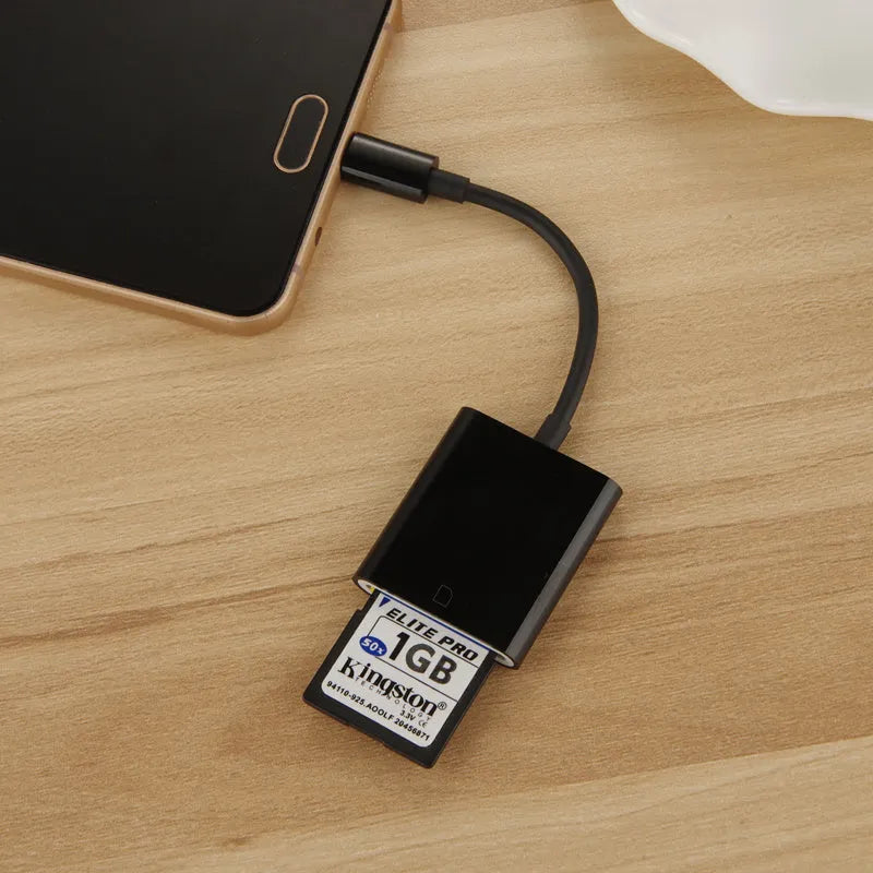 USB 2.0 SD card reader with 10cm cable in black, made of TPE and ABS materials