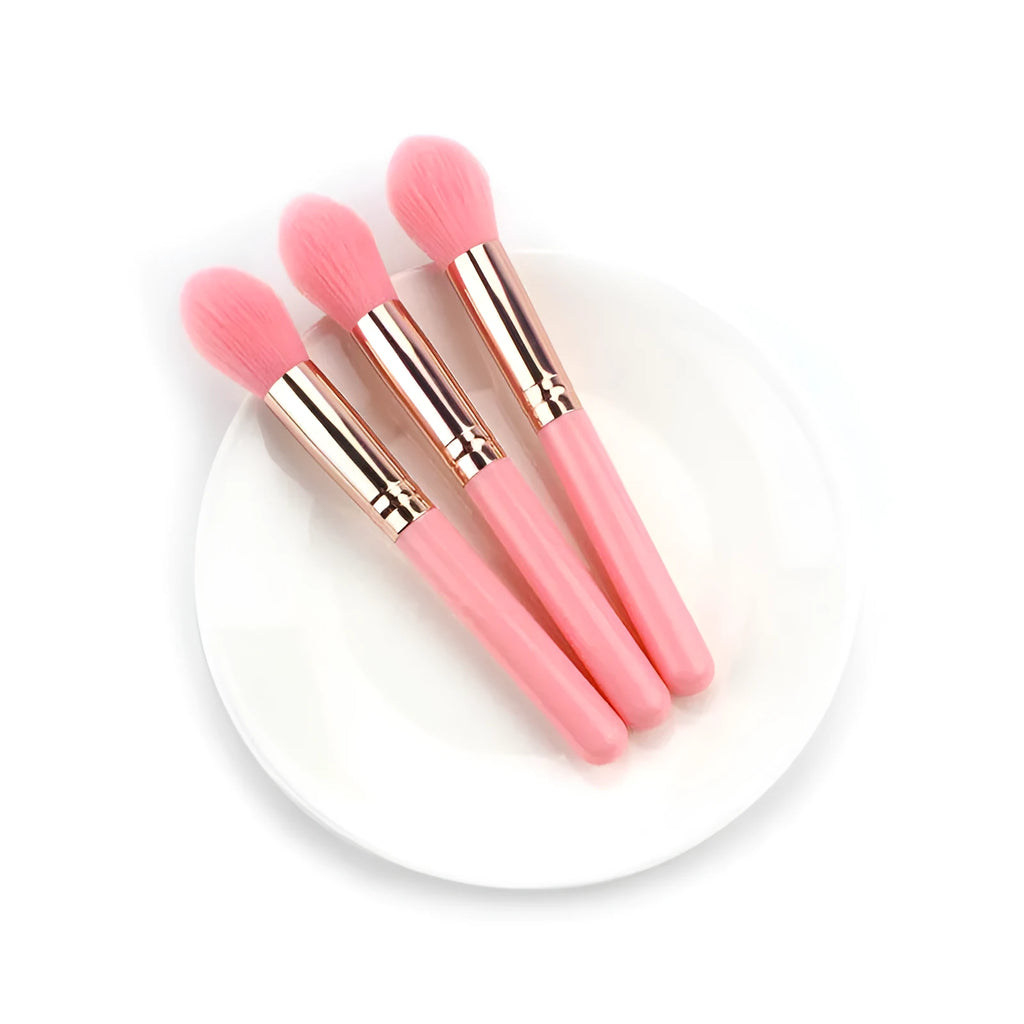 Pink blush brush with corrugated silk nylon bristles and plastic handle 15cm total length