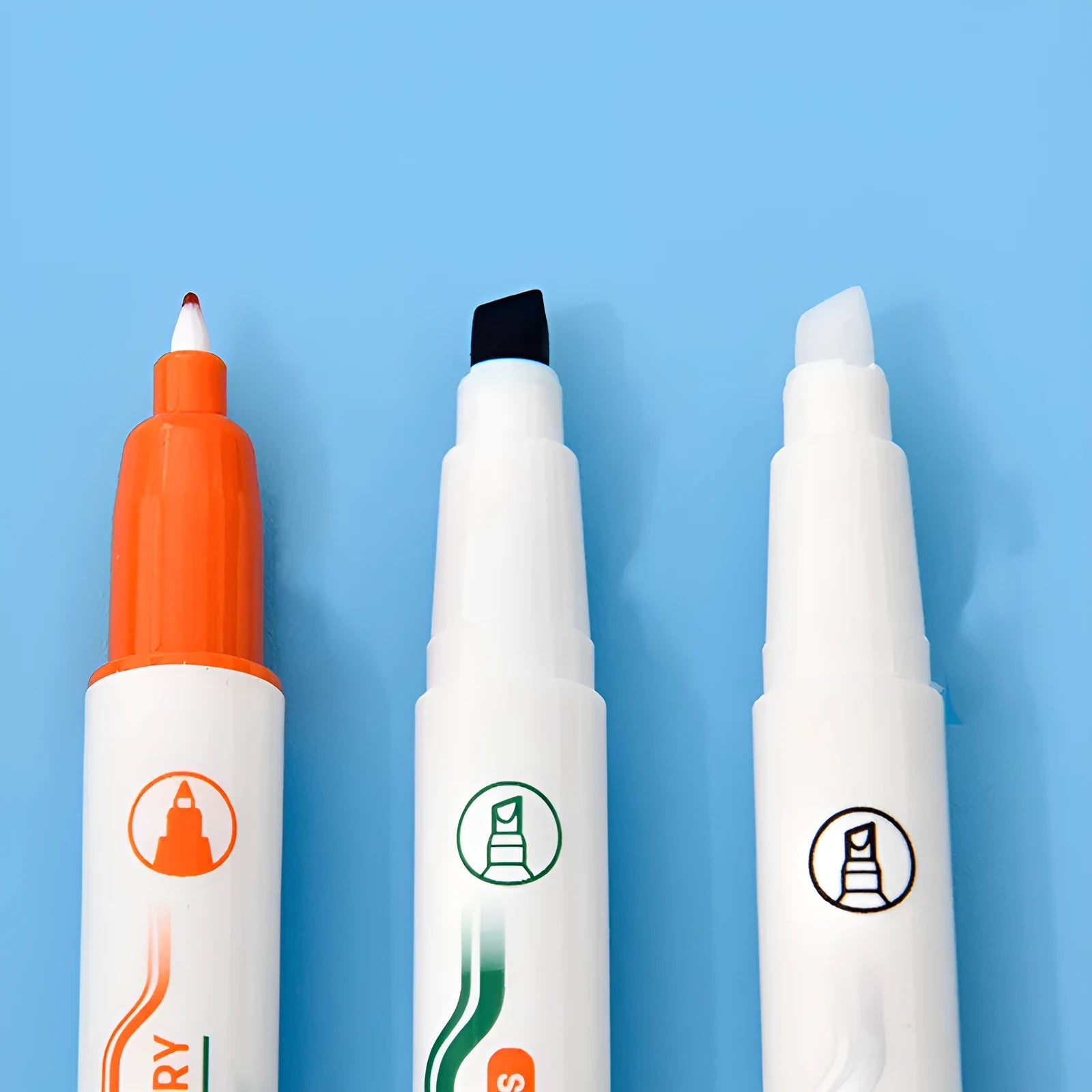 Green erasable highlighter pen set with oblique shape and integrated eraser on card packaging