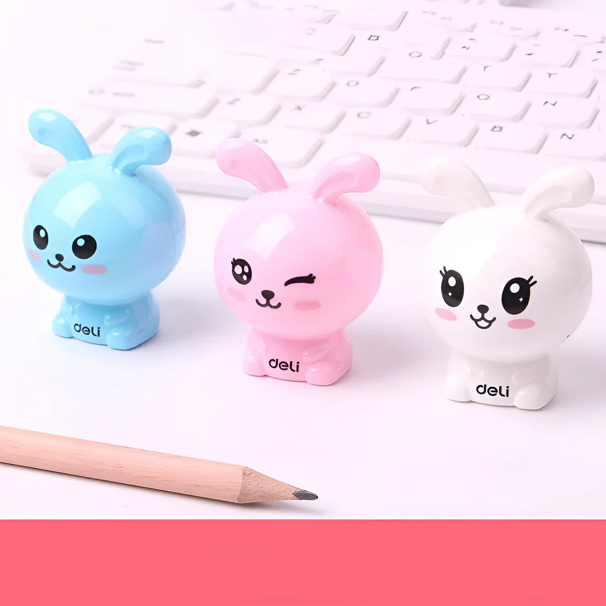 Mini cartoon pencil sharpener for children, manual small handheld sharpener, random design