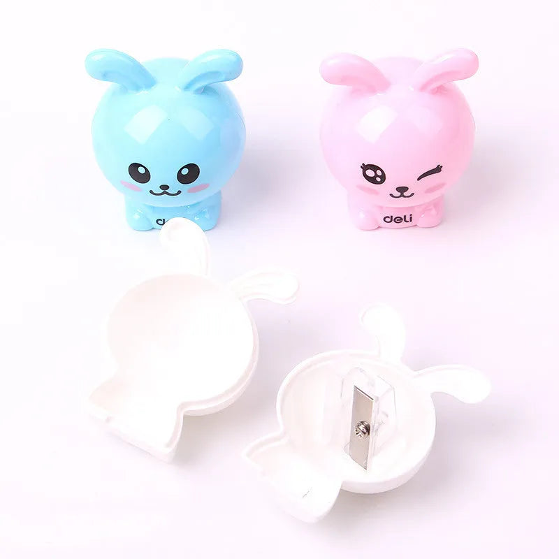 Mini cartoon pencil sharpener for children, manual small handheld sharpener, random design
