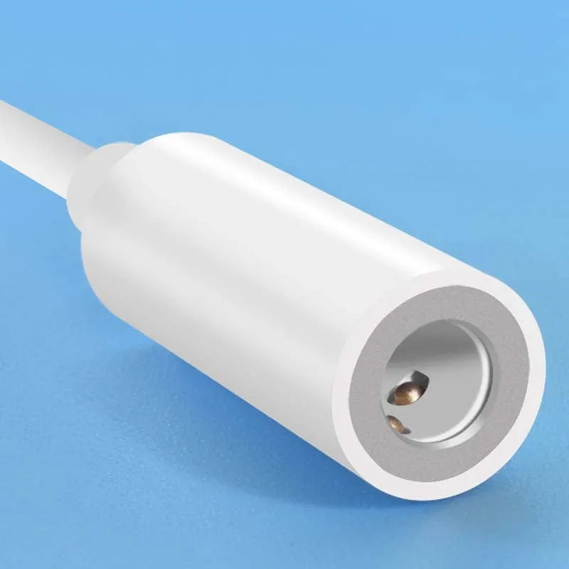 White Lightning to 3.5mm headphone adapter cable for iPhone measuring 8cm