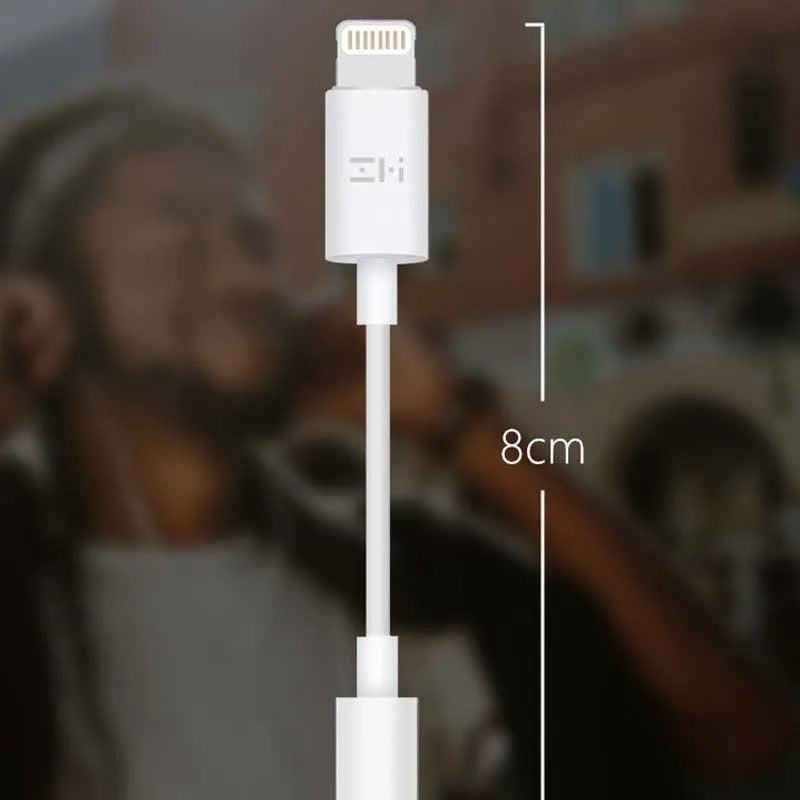 White Lightning to 3.5mm headphone adapter cable for iPhone measuring 8cm