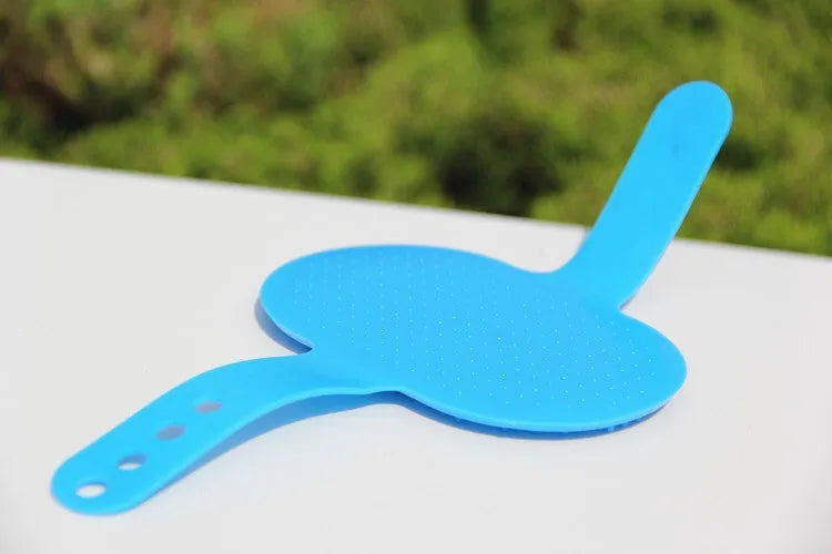 Oval rubber pet bath brush for dogs and cats, available in red or blue, hand cover massage brush