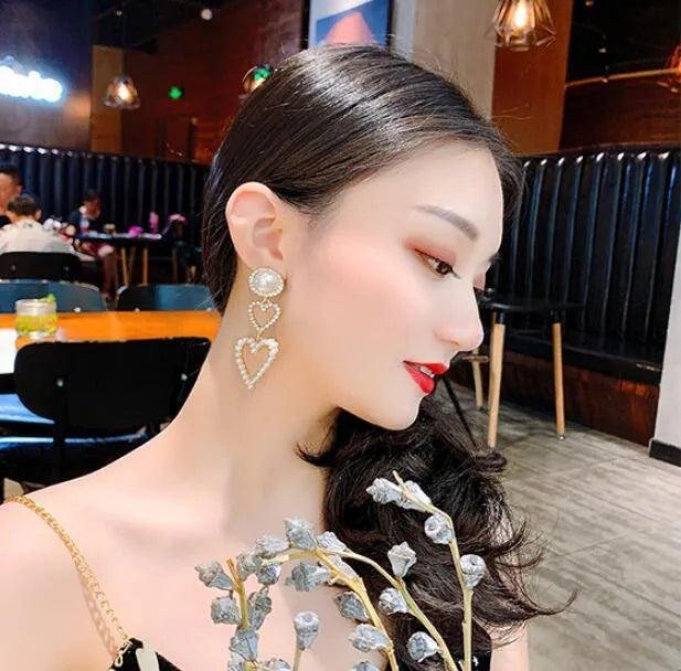 Pair of gold pearl rhinestone drop earrings on a plain background, measuring 7x2.5cm