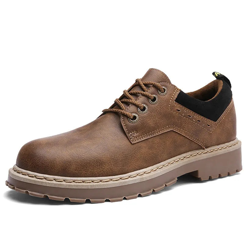 Men's low-top casual shoes in black with a round toe and rubber sole.