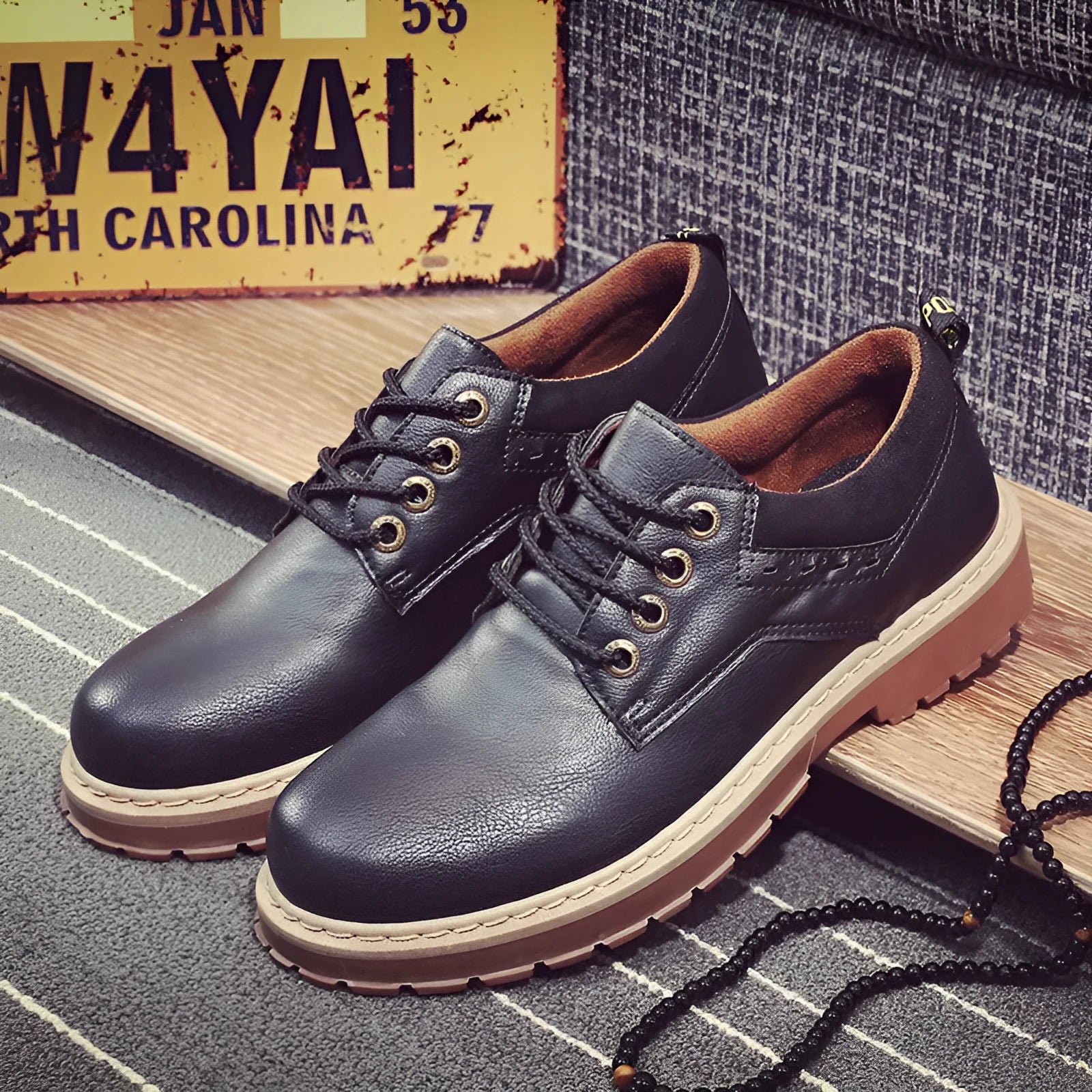 Men's low-top casual shoes in black with a round toe and rubber sole.