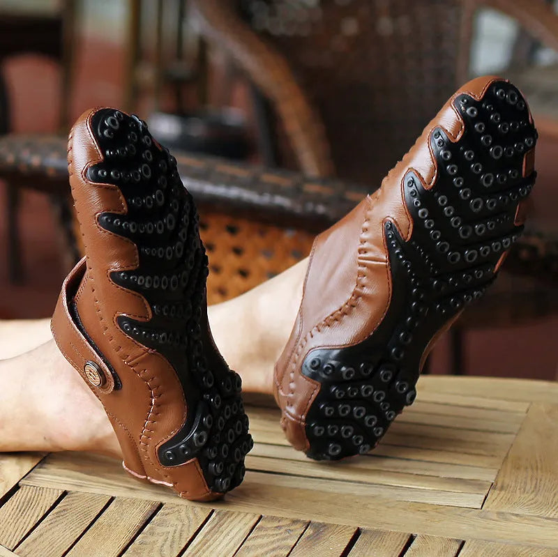 Men's Korean-style casual leather shoes in black with microfiber upper, rubber sole, round toe, and lace closure