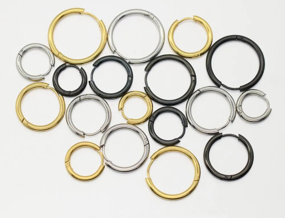 Titanium steel earrings in gold colour with 10mm diameter, individually packed